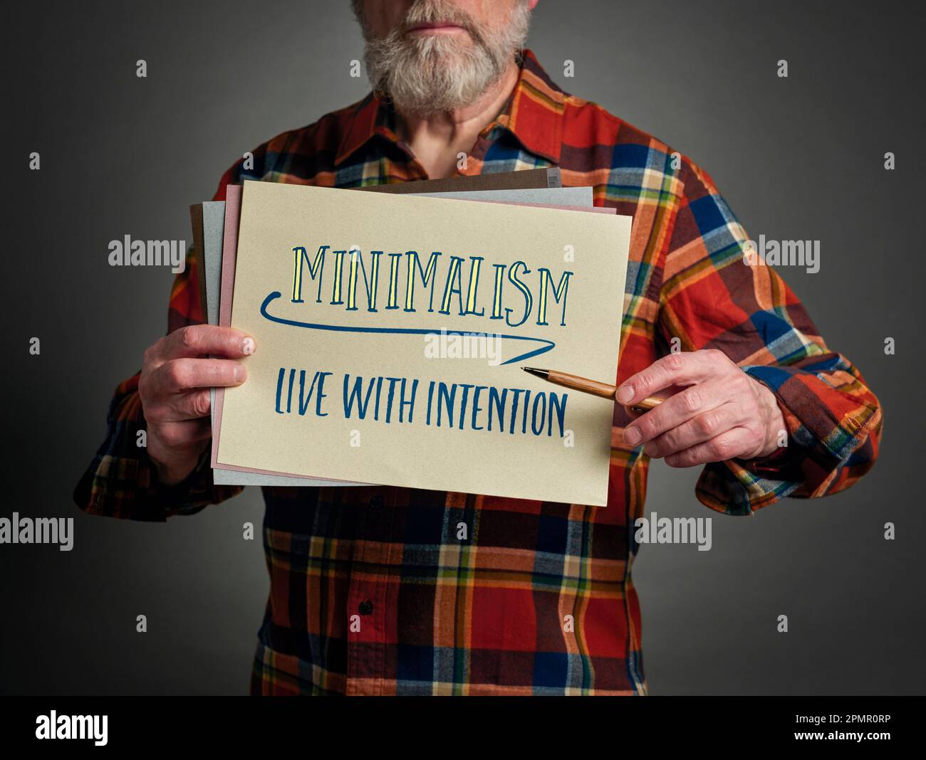 Minimalismus, leben mit Absicht - inspirierende Note eines Senioren, Einfachheit und Lifestyle Konzept Stockfoto