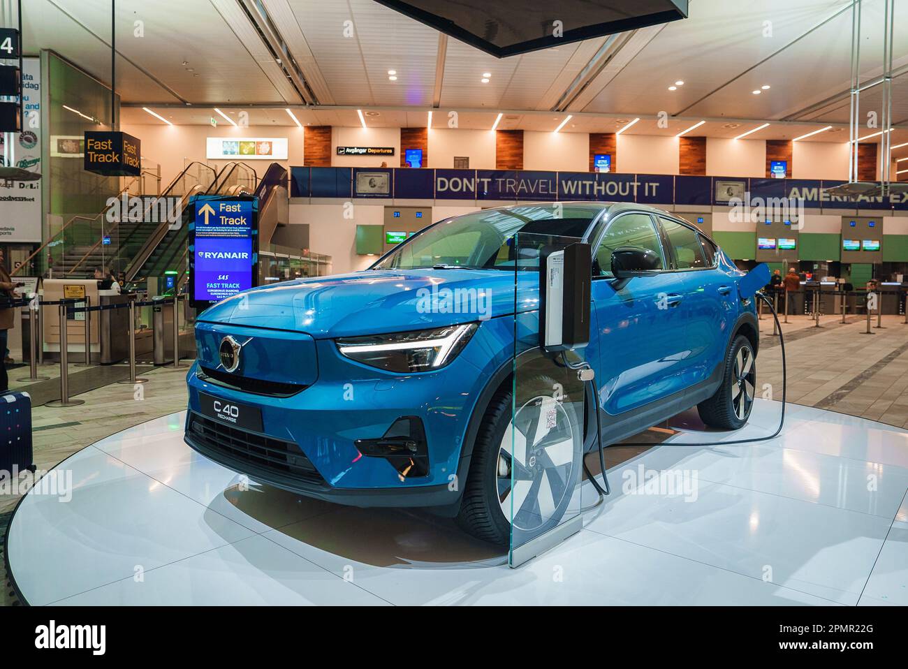 Ansicht des Blue Charge Volvo C40. Brandneues Elektroauto. Stockfoto