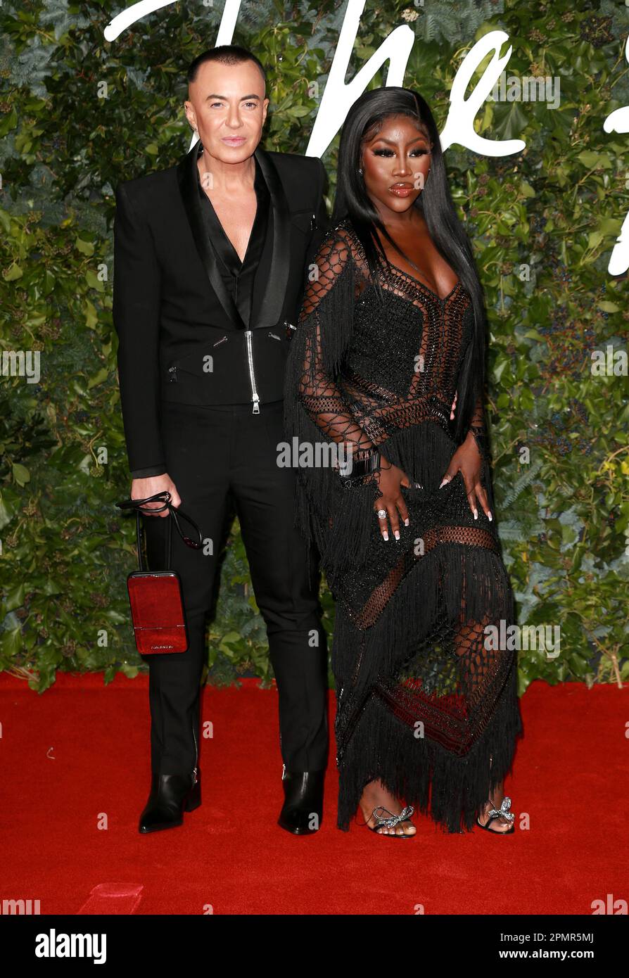 London, Großbritannien. 29. November 2021. Julien Macdonald und Bree Runway nehmen an den Fashion Awards 2021 in der Royal Albert Hall in London, England, Teil. (Foto: Fred Duval/SOPA Images/Sipa USA) Guthaben: SIPA USA/Alamy Live News Stockfoto