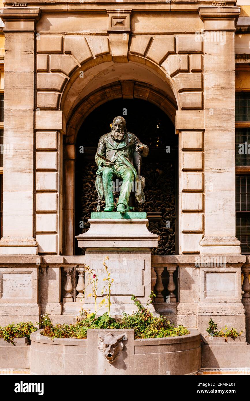 Statue des Gewissens vor der Hendrik Conscience Heritage Library in Antwerpen. Antwerpen, Flämische Region, Belgien, Europa Stockfoto