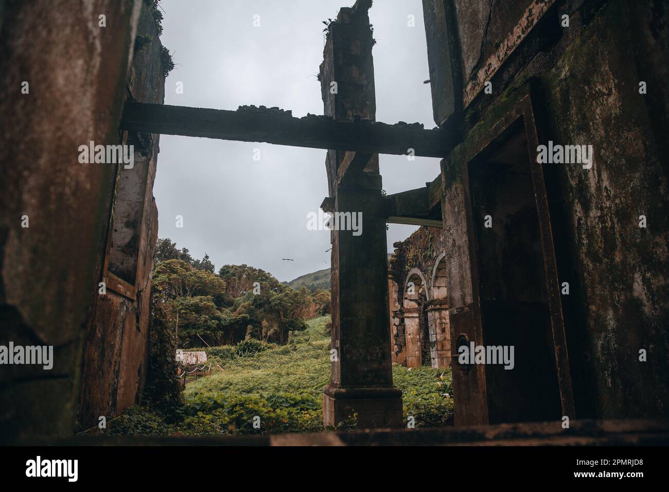 Verlassene Kirche (Igreja de São Mateus) in Faial, den Azoren Stockfoto