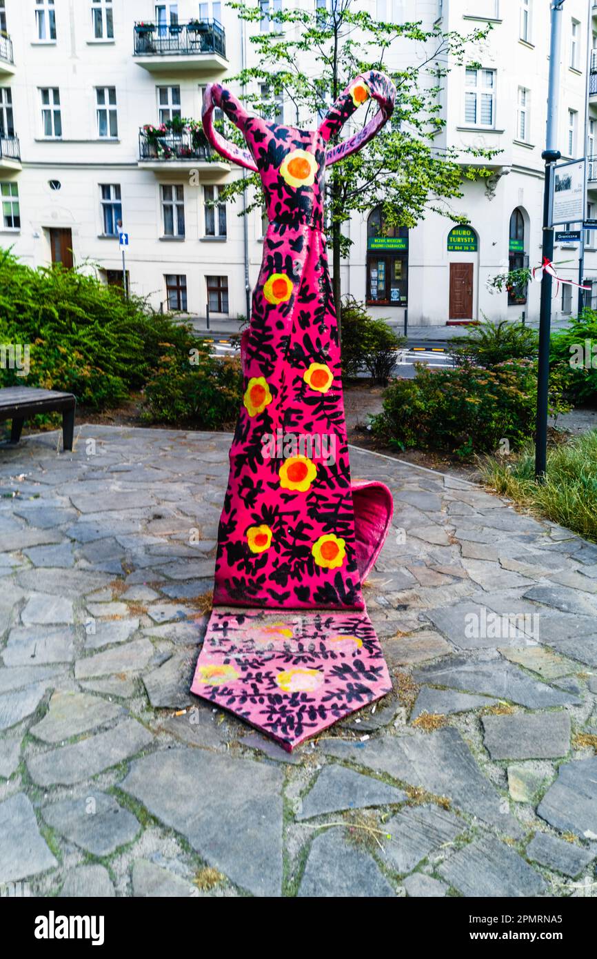 Poznan, Polen - Juli 2022: Eine farbenfrohe Skulptur von Krawatto auf dem Platz von Eki von Maleki Stockfoto