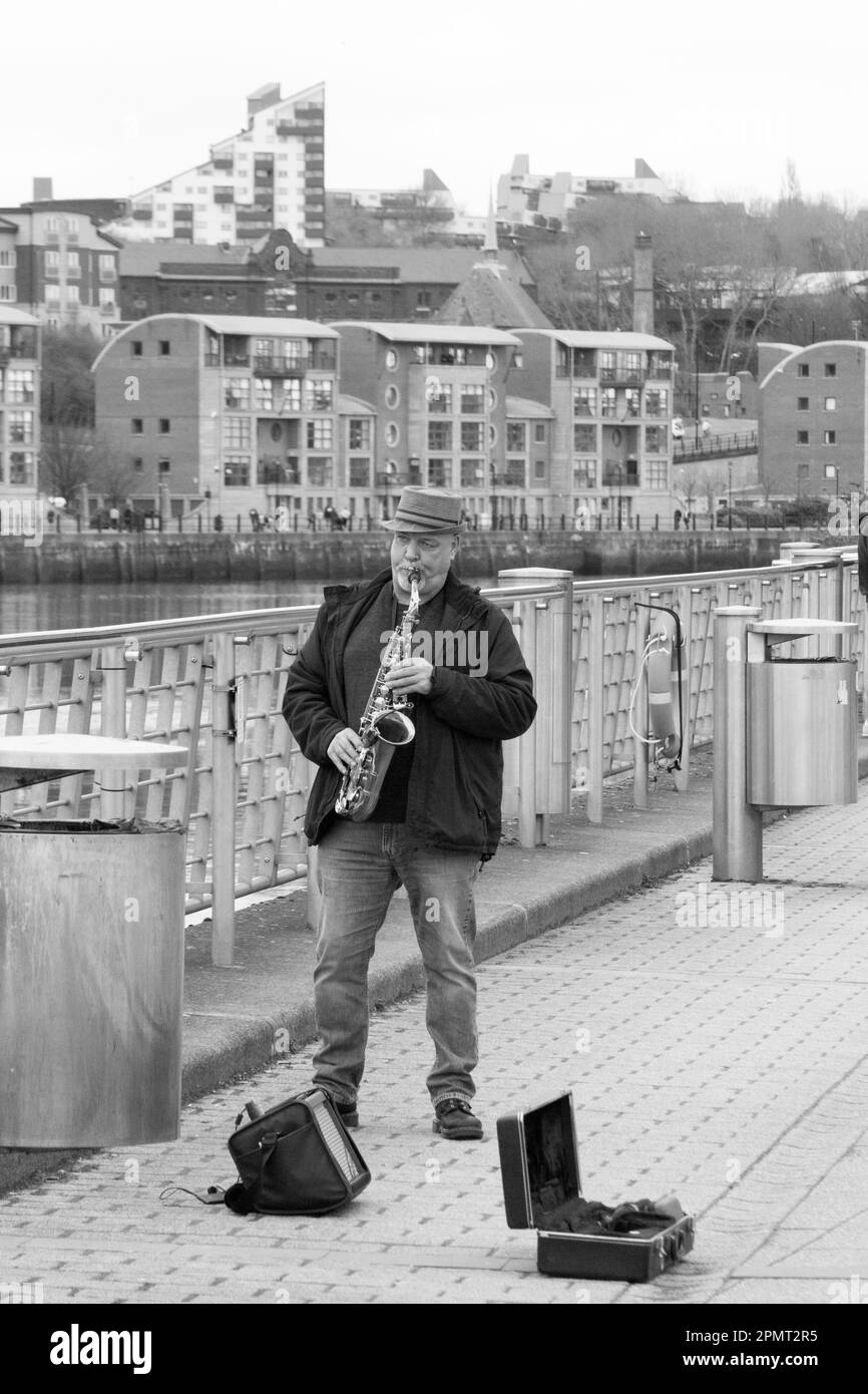 Saxofon-Spieler in Gateshead Stockfoto