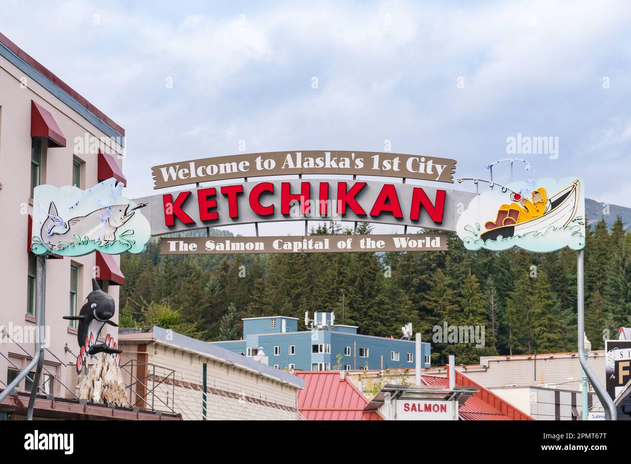 Ketchikan, AK - 9. September 2022: Willkommensschild in der Innenstadt von Ketchikan, Alaska. Stockfoto