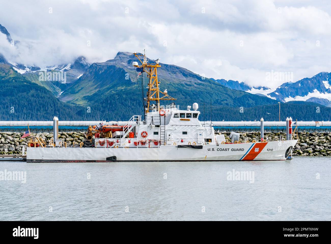 Seward, AK - 1. September 2022: US Coast Guard Cutter Mustang im Hafen in Seward, Alaska Stockfoto
