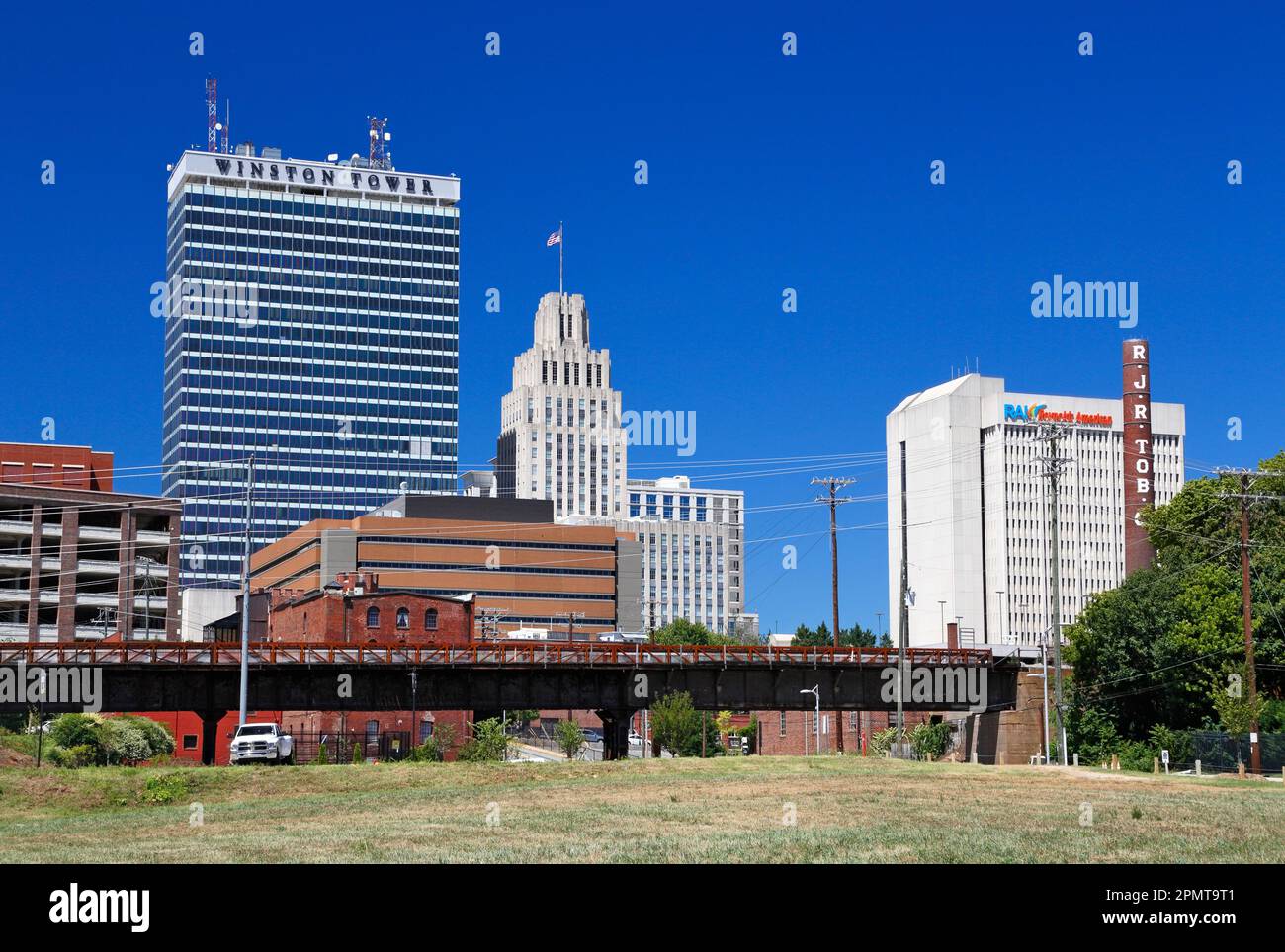 Skyline von Winston Salem, North Carolina, North Carolina, North Carolina. Winston Tower, RJ Reynolds. Tabakrauchstapel Stockfoto