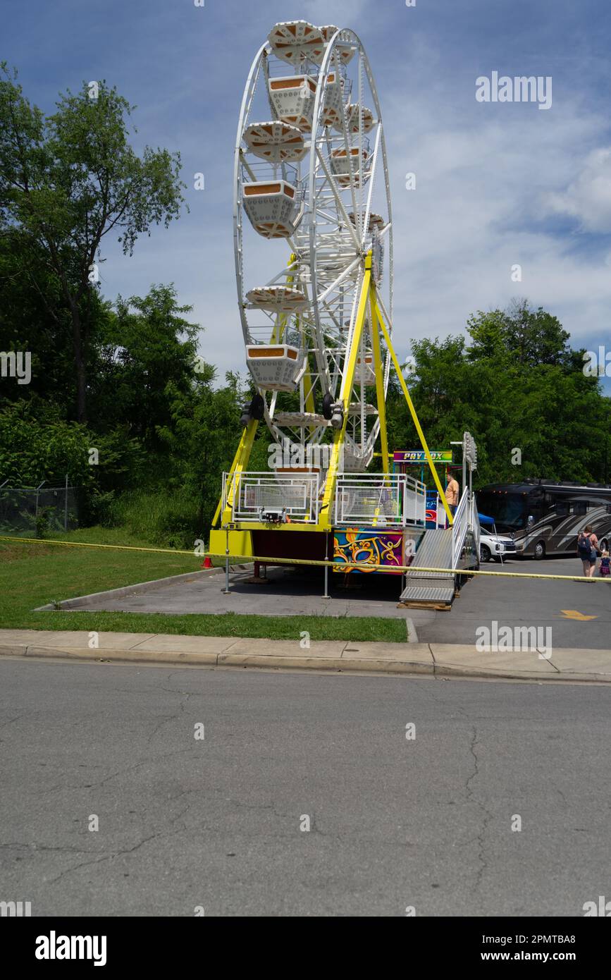 Johnson City, Tennessee, Usa 2022-06-04 Blue Plum Festival: Gründerpark: Riesenrad. Stockfoto