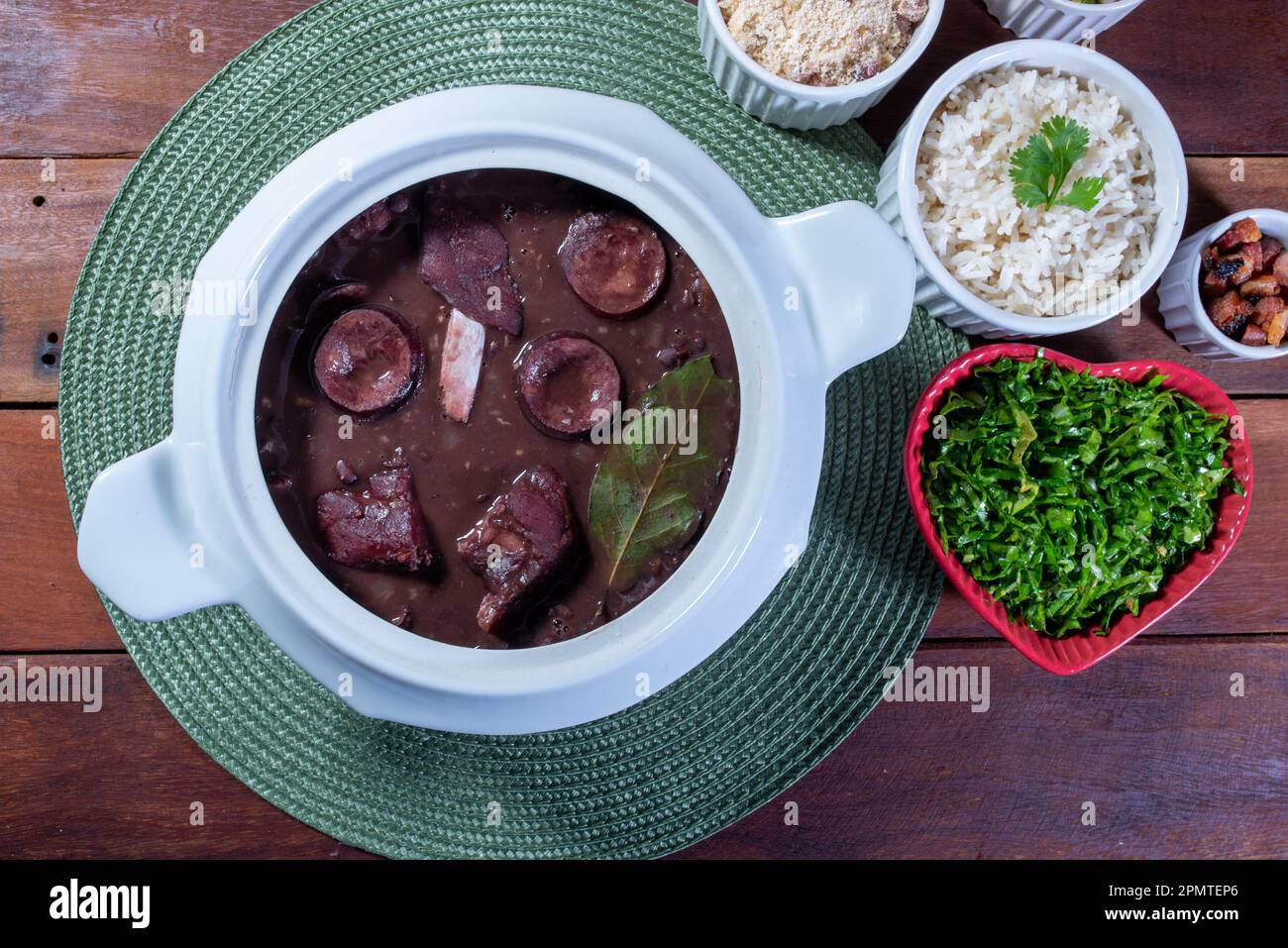 Brazilian feijoada -Fotos und -Bildmaterial in hoher Auflösung – Alamy