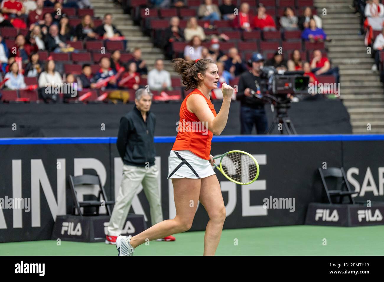 Vancouver, Kanada. 14. April 2023. Rebecca Marino aus Kanada im Kampf gegen Ysaline Bonaventure aus Belgien während des Billie Jean King Cup im Pacific Coliseum. Kredit: Joe Ng/Alamy Live News Stockfoto