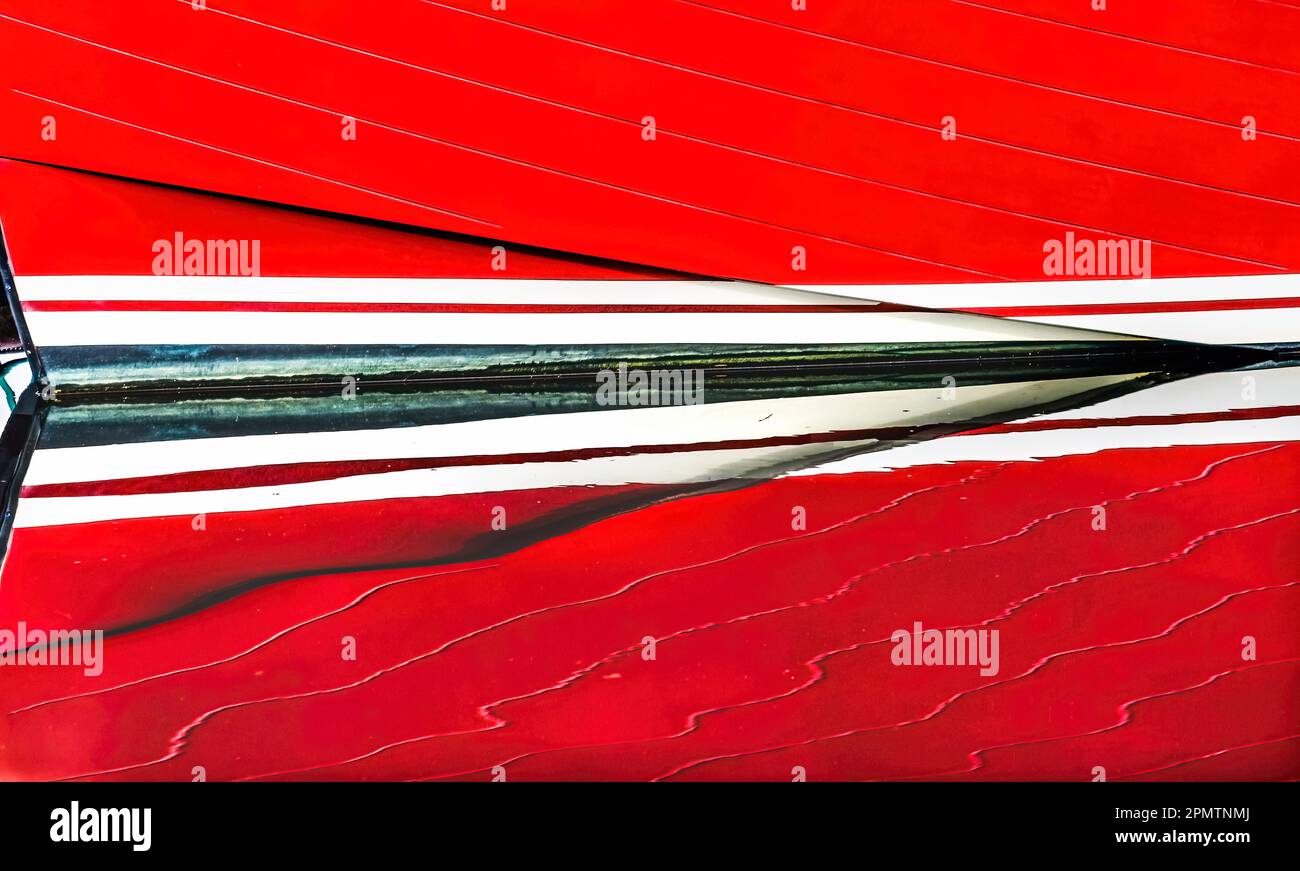 Red White Sailboat Reflection Abstract Gig Harbor Pierce County Washington State Pacific Nordwest Stockfoto