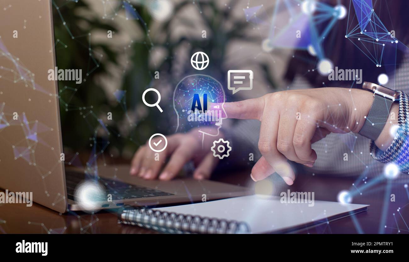 Geschäftsfrau verwendet KI-Smart-Technologie, digitalen Chat-bot, Roboter-App, Stockfoto