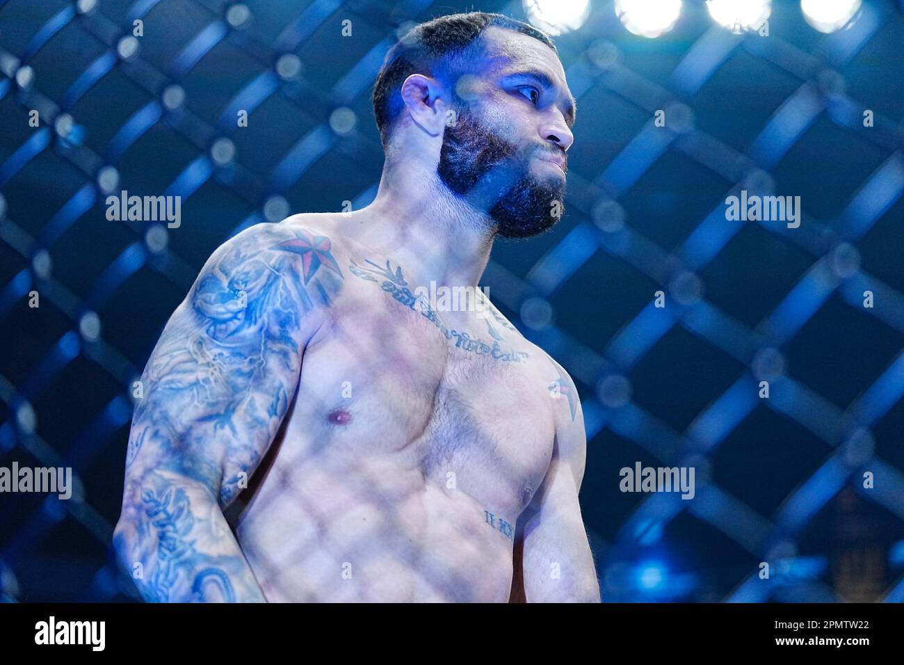 14. April 2023, Las Vegas, NV, LAS VEGAS, NEVADA, Vereinigte Staaten: LAS VEGAS, NEVADA -14. April: Shane Burgos bereitet sich am 14. April 2023 in Las Vegas, NV, auf den Kampf in einem Lightweight-Wettkampf während des PFL 3 - Lightweight & Welterweight im Virgin Hotel & Casino vor (Bild: © Louis Grasse/PX Imagens via ZUMA Press Wire) NUR REDAKTIONELLE VERWENDUNG! Nicht für den kommerziellen GEBRAUCH! Stockfoto