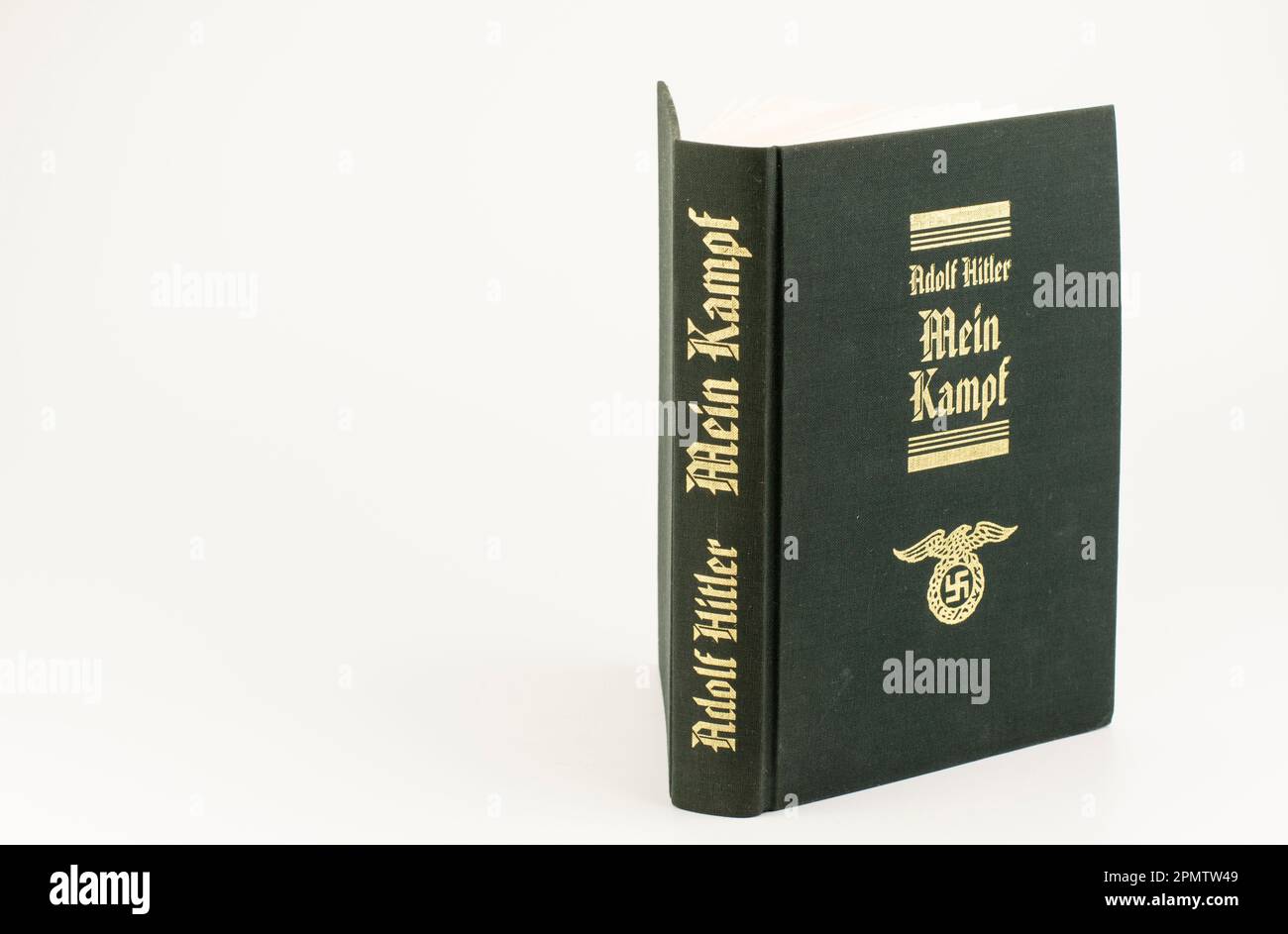 Nova Bana, Slowakei - 14. April 2023 : Mein Kampf. Ein Buch von Adolf Hitler. Stockfoto