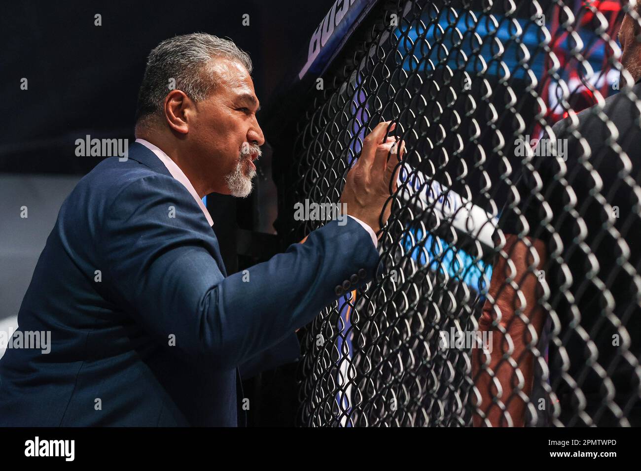 Las Vegas, NV, USA. 14. April 2023. PFL's Ray Sefo ringside während der regulären Kampfnacht in der Saison PFL 3 im Theater im Virgin Hotel am 14. April 2023 in Las Vegas, NV. Christopher Trim/CSM/Alamy Live News Stockfoto