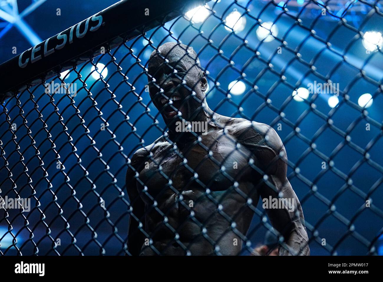 14. April 2023, Las Vegas, NV, LAS VEGAS, NEVADA, Vereinigte Staaten: LAS VEGAS, NEVADA -14. April: (L-R) Sadibou Sy in einem Welterweight-Kampf während PFL 3 - Lightweight & Welterweight im Virgin Hotel & Casino am 14. April 2023 in Las Vegas, NV (Kreditbild: © Louis Grasse/PX Imagens via ZUMA Press Wire) NUR REDAKTIONELLE VERWENDUNG! Nicht für den kommerziellen GEBRAUCH! Stockfoto