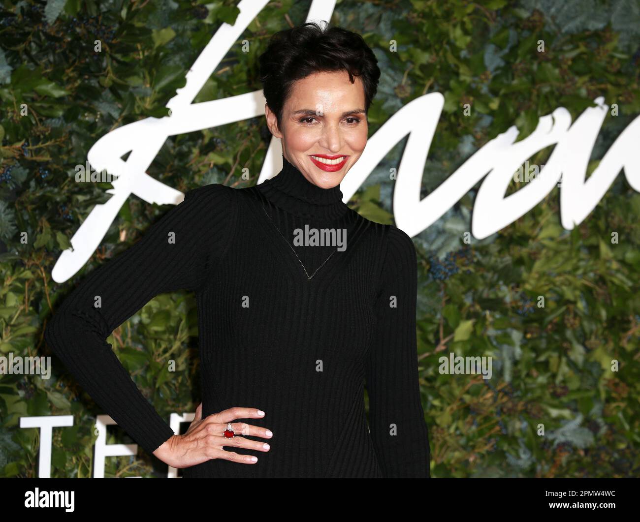 London, Großbritannien. 29. November 2021. Farida Khelfa nimmt an den Fashion Awards 2021 in der Royal Albert Hall in London, England, Teil. (Credit Image: © Fred Duval/SOPA Images via ZUMA Press Wire) NUR ZUR REDAKTIONELLEN VERWENDUNG! Nicht für den kommerziellen GEBRAUCH! Stockfoto