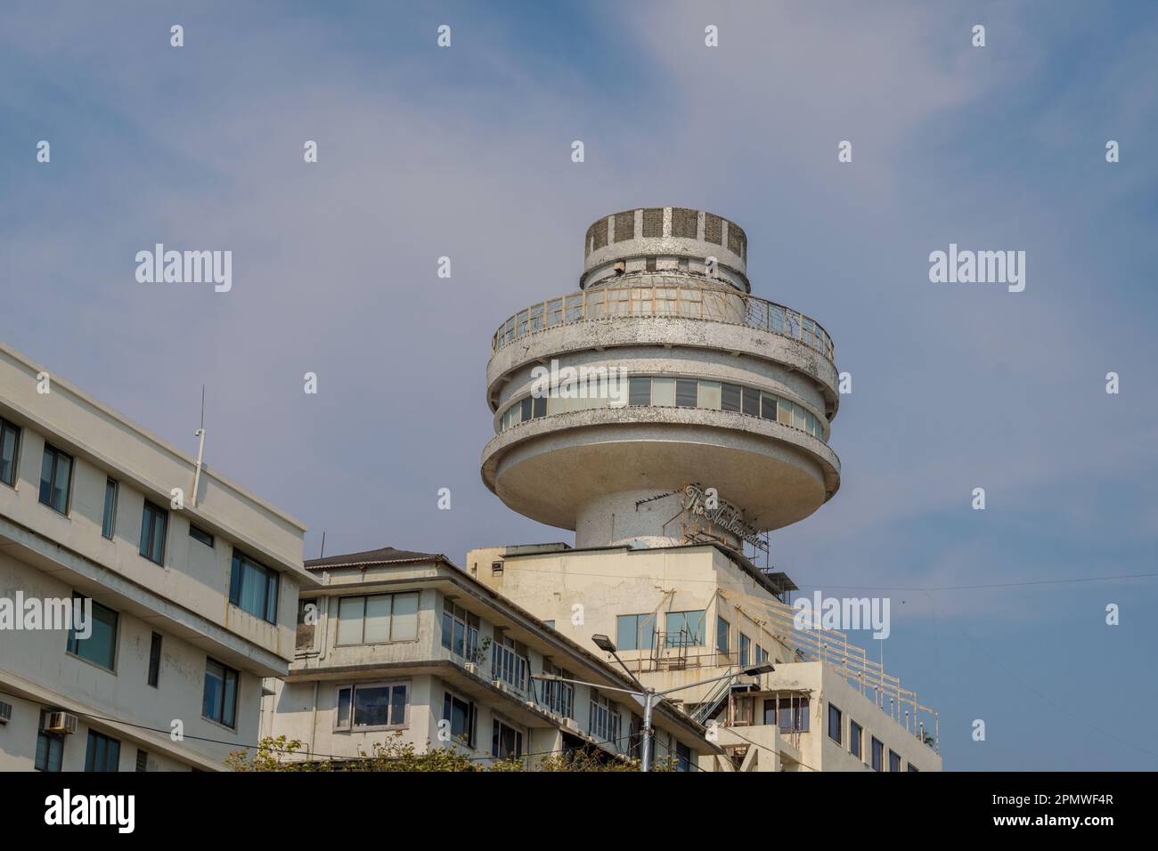 Die Fassade des berühmten Ambassador Hotel Building am Nariman Point in Mumbai, Indien Stockfoto