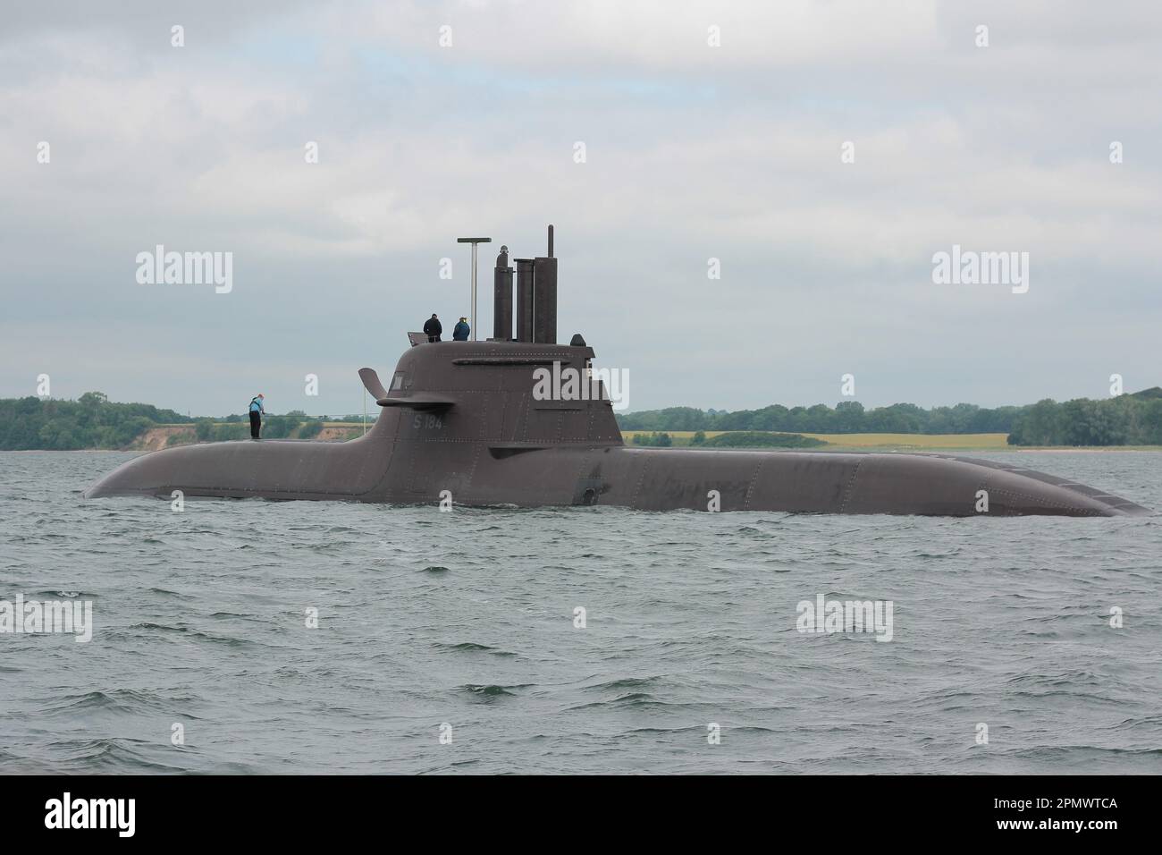 Deutsches U-Boot (U-212-Klasse) U 34, das vom Marinestützpunkt Eckernförde abfährt Stockfoto