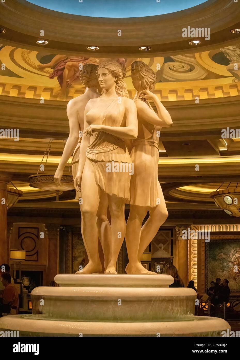 Statue von drei Göttinnen auf einem Brunnen im Caesars Palace in Las Vegas, Nevada, USA. Stockfoto