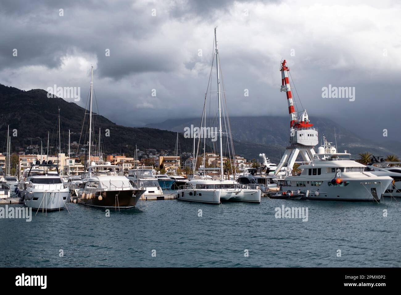 Tivat, Montenegro, April 2023 - Luxusyachten liegen im Hafen von Porto Montenegro vor Stockfoto