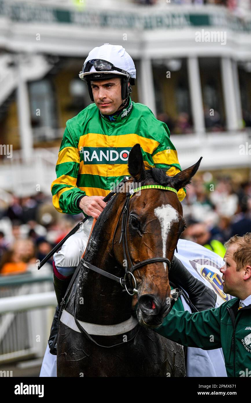 15. April 2023; Aintree Racecourse, Aintree, Merseyside, England: 2023 Grand National Festival Day 3; Gewinner von EFT Systems Maghull Novice' Chase (Stufe 1) (Klasse 1) (Turf) Jonbon reitet von Adam Wedge trainiert von L J Morgan Stockfoto