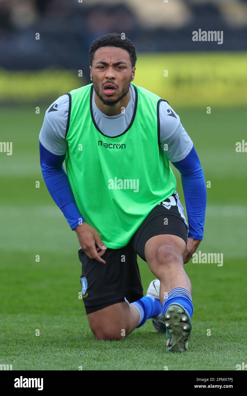 Burton Upon Trent, Großbritannien. 15. April 2023. Akin Famewo #15 of Sheffield Wednesday während des Warm-Up vor dem Sky Bet League 1 Spiel Burton Albion vs Sheffield Wednesday im Pirelli Stadium, Burton Upon Trent, Großbritannien, 15. April 2023 (Foto von Gareth Evans/News Images) in Burton Upon Trent, Großbritannien, am 4./15. April 2023. (Foto: Gareth Evans/News Images/Sipa USA) Guthaben: SIPA USA/Alamy Live News Stockfoto