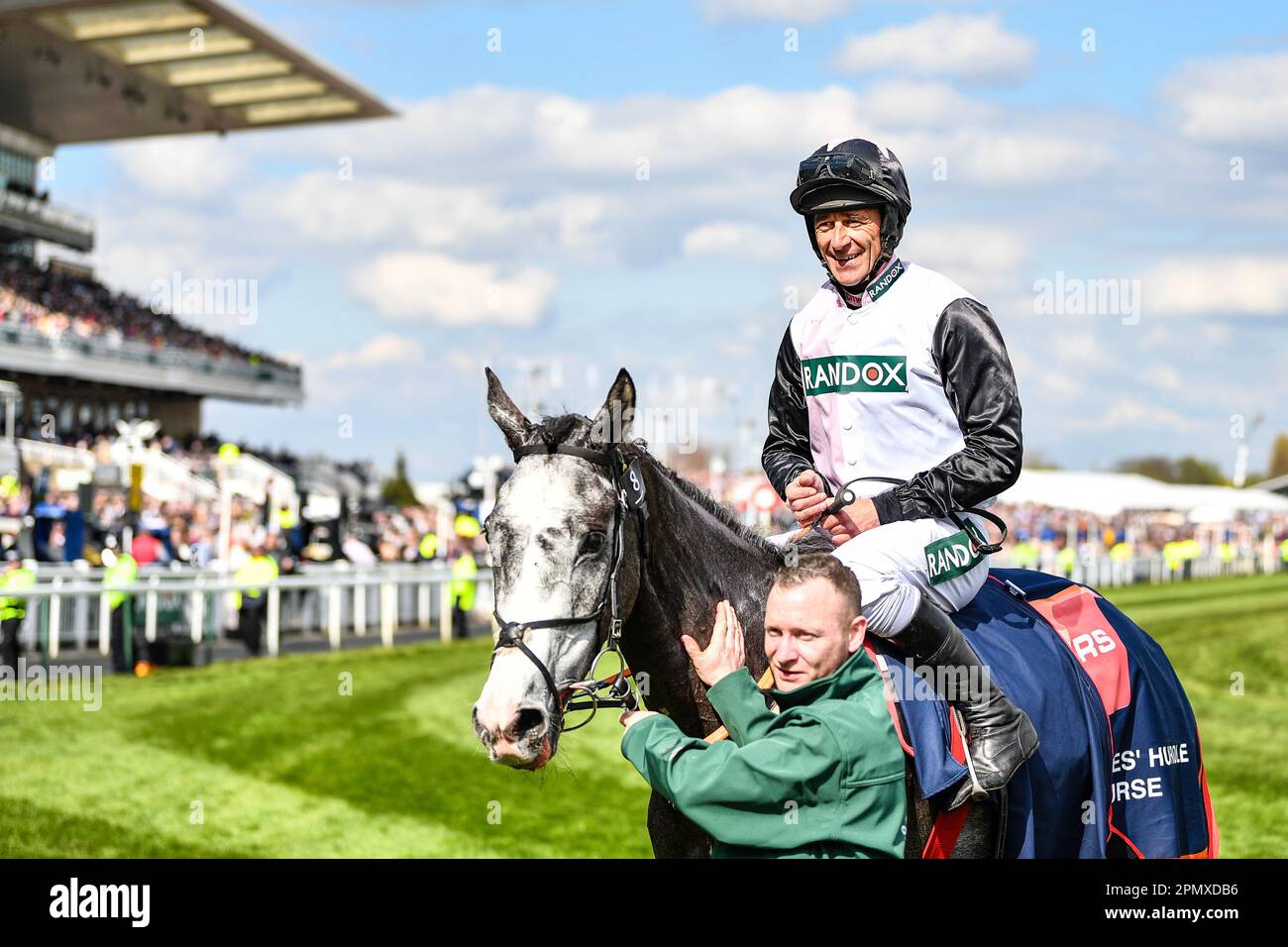 15. April 2023; Aintree Racecourse, Aintree, Merseyside, England: 2023 Grand National Festival Day 3; Jockey D N Russell lächelt, nachdem er die Turners Mersey Novice Hürdle on Irish Point gewonnen hat Stockfoto