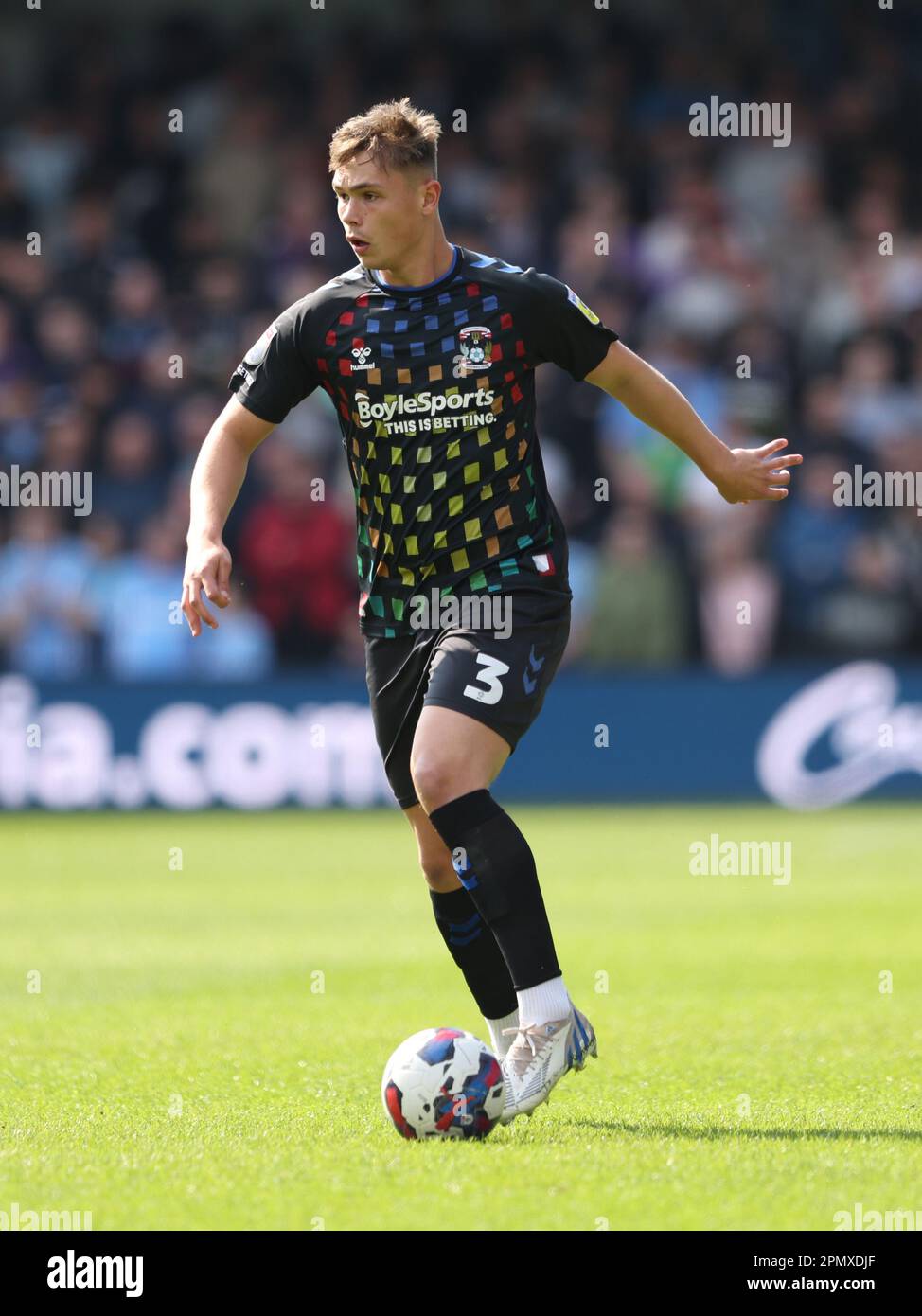 Callum Doyle von Coventry City während des Sky Bet ChampionshipSpiels