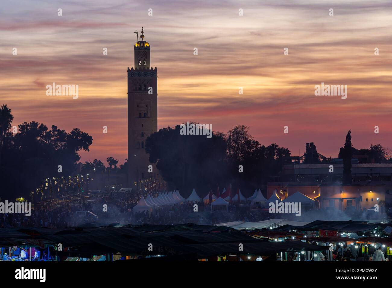 Abendhimmel über Djemaa el Fna Stockfoto