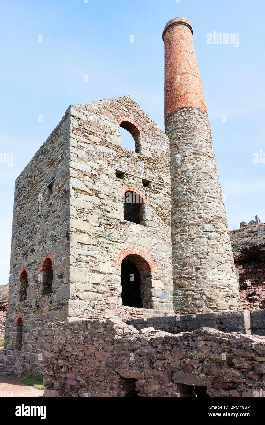 Ruinen in Wheal Coates Zinnmine, in der Nähe der St. Agnes, Nordküste von Cornwall, Großbritannien Stockfoto