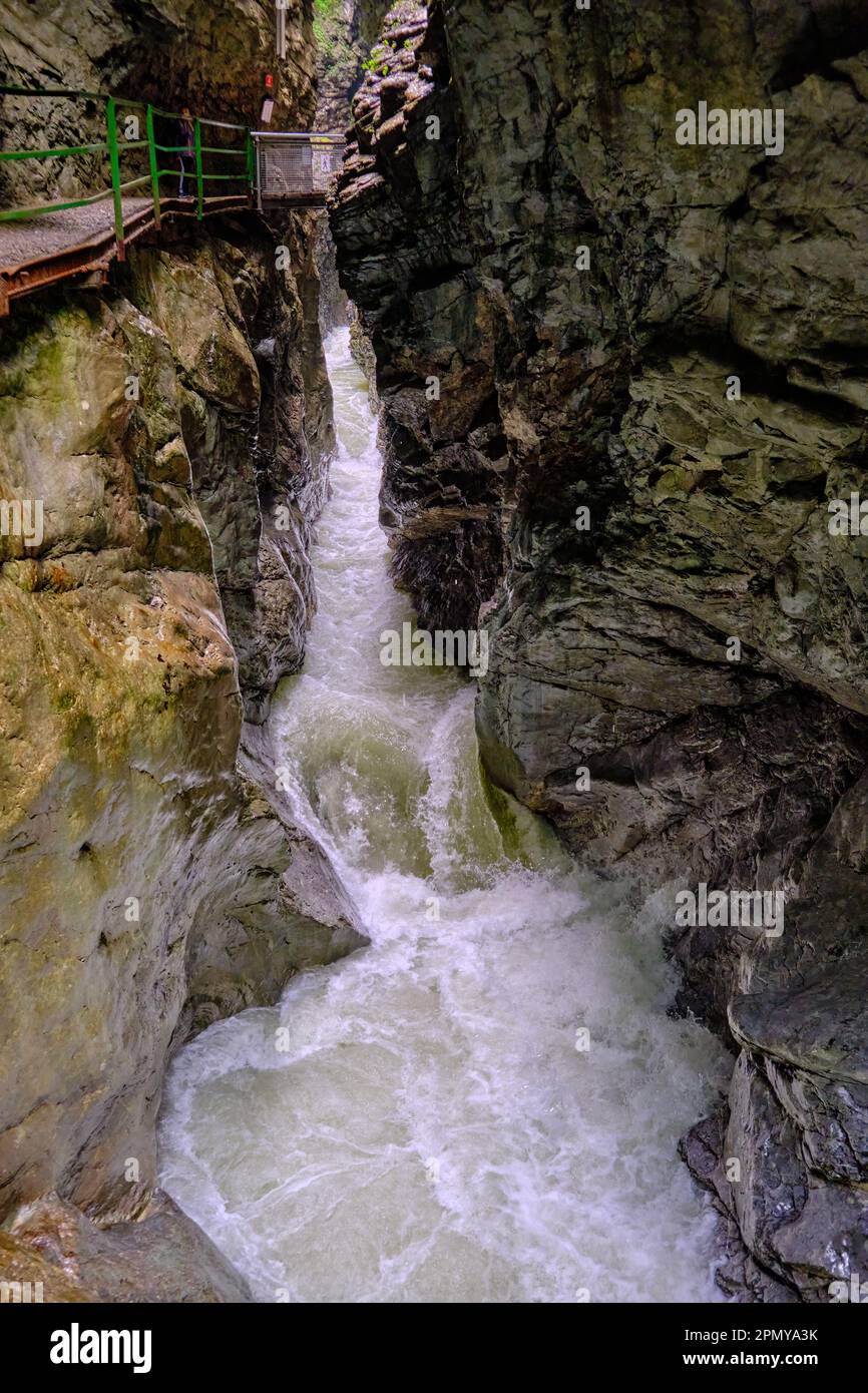 Der Breitachklamm ist eine Schlucht des Breitacher Gebirgsbachs in der Region Allgaeu bei Oberstdorf in Bayern, Deutschland, Europa. Stockfoto