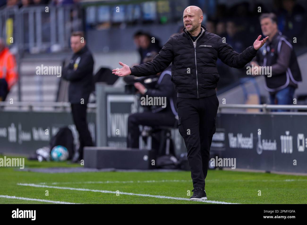 15-04-2023: Sport: RKC gegen Groningen WAALWIJK, NIEDERLANDE - APRIL 15: Cheftrainer Dennis van der Ree (FC Groningen) während des Spiels Eredivisie RKC Waal Stockfoto
