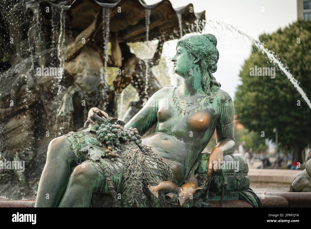 Rhein Skulpturendetail am Neptunbrunnen (1891 von Reinhold Begas entworfener Brunnen) - Berlin, Deutschland Stockfoto