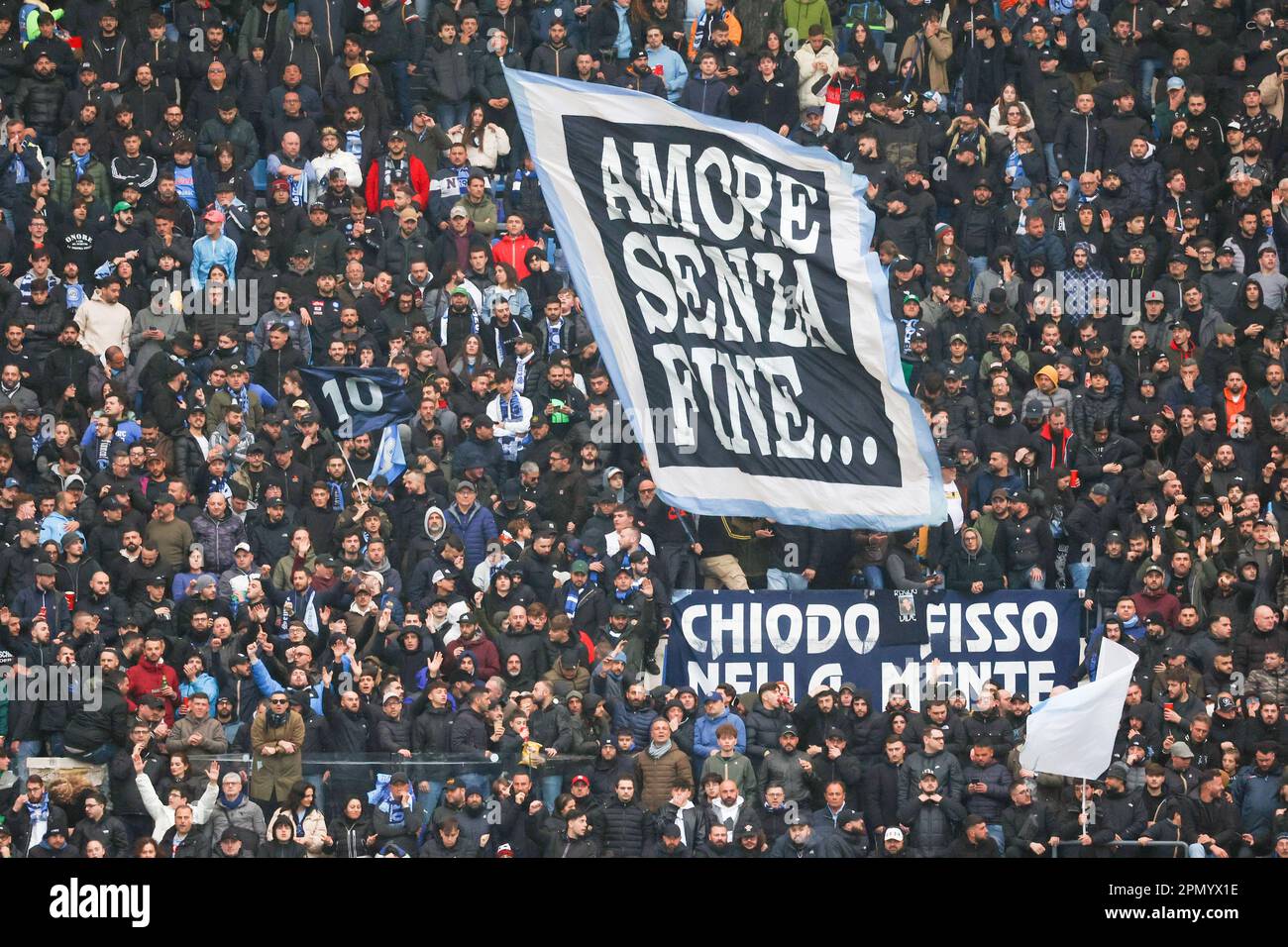 15. April 2023: 15./04/2023. Neapel, Diego Armando Maradona Stadion, Fußballspiel gültig für die Meisterschaft der Serie A 2022/23 zwischen SSC Neapel und Hellas Verona. Auf dem Foto: Fans von Neapel (Bild: © Fabio Sasso/ZUMA Press Wire) NUR REDAKTIONELLE VERWENDUNG! Nicht für den kommerziellen GEBRAUCH! Kredit: ZUMA Press, Inc./Alamy Live News Stockfoto