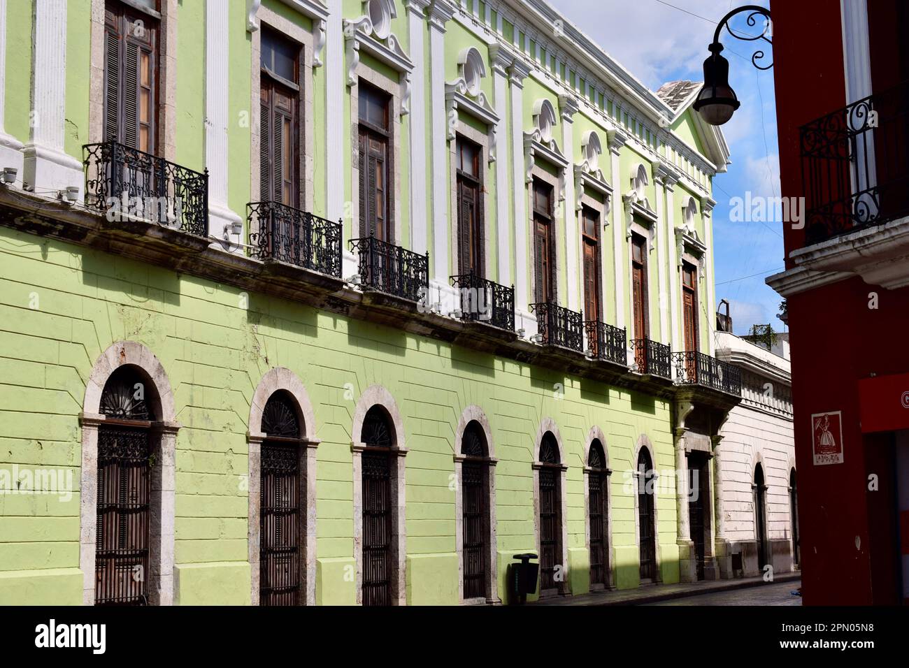 Der wunderschöne Kolonialpalacio de Gobierno del Estado de Yucatan im historischen Zentrum von Merida, Yucatan, Mexiko. Stockfoto