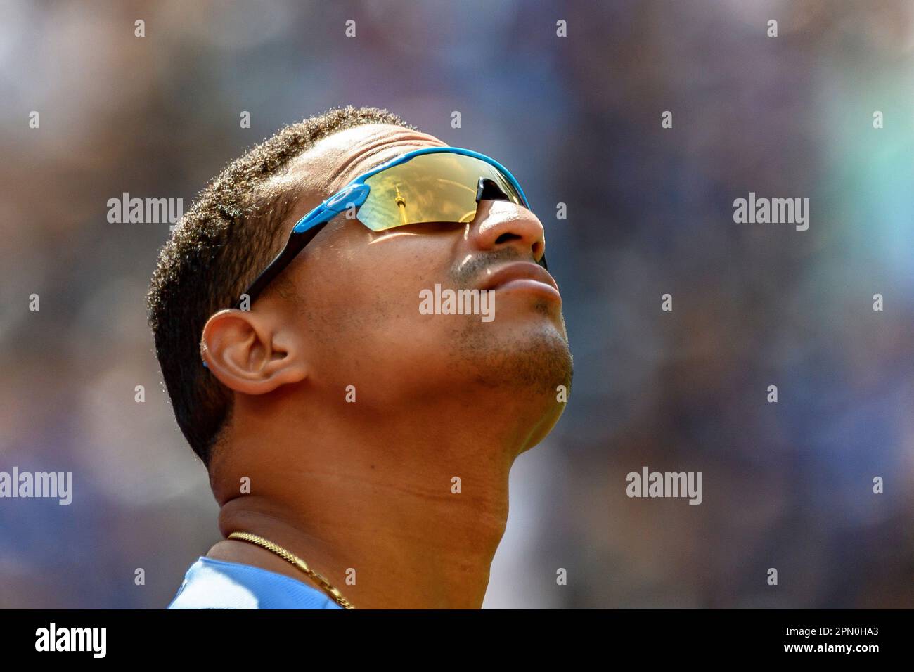 The CN tower is reflected in the sunglasses of Tampa Bay Rays' Christian Bethancourt before a baseball game against the Toronto Blue Jays, Saturday, April 15, 2023, in Toronto. (Christopher Katsarov/The Canadian Press via AP) Stockfoto