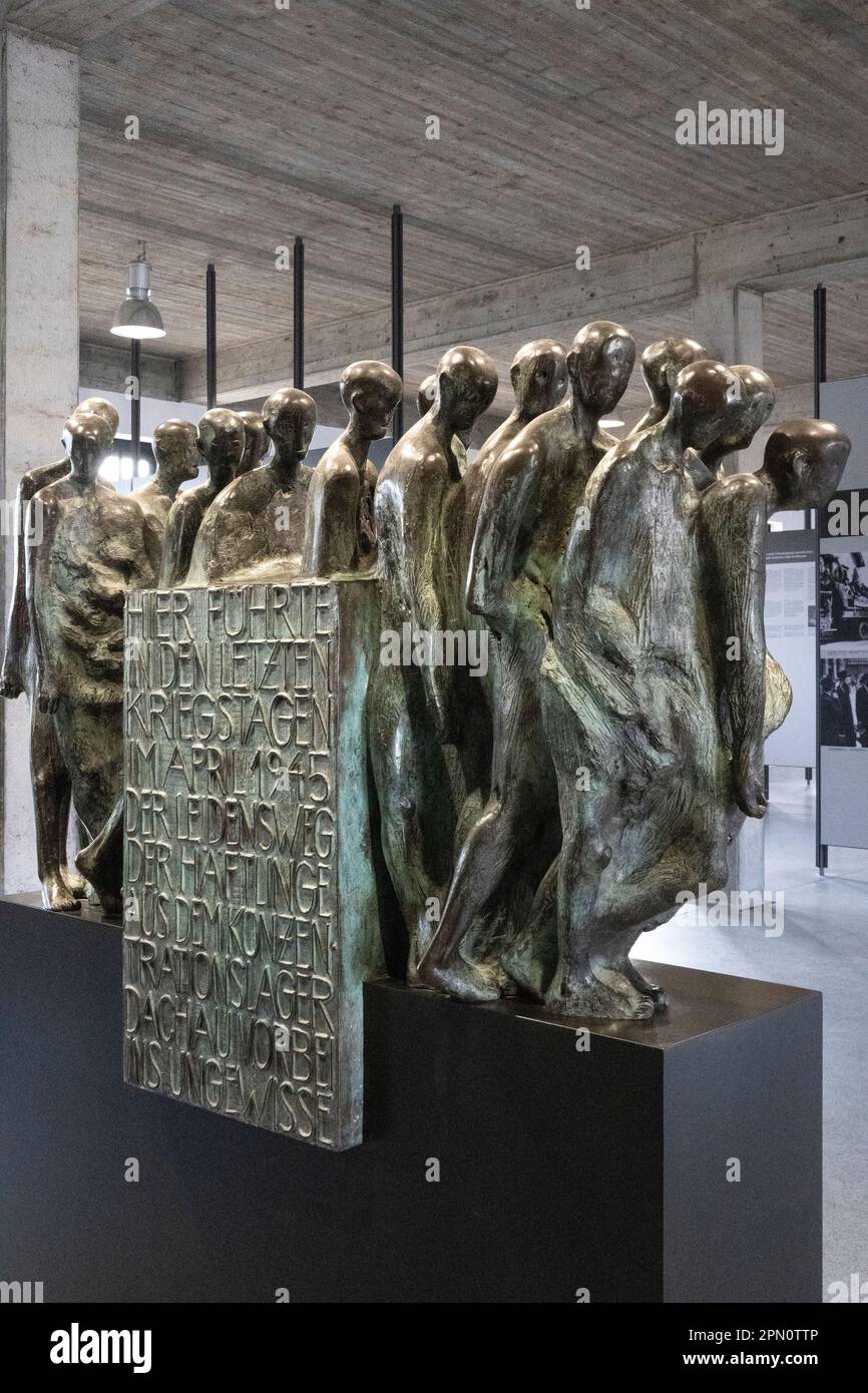 Denkmal zur Erinnerung an die Evakuierungsmärsche für Gefangene aus dem Konzentrationslager Dachau, die 1991 von Weintus von Pilgrim durchgeführt wurden Stockfoto