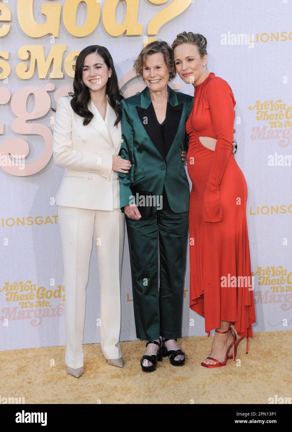 Los Angeles, Kalifornien. 15. April 2023. Abby Ryder Fortson, Judy Blume, Rachel McAdams bei der Ankunft für BIST DU DA, GOTT? ICH bin'S, MARGARET Premiere, Westwood Regency Village Theatre, Los Angeles, CA, 15. April 2023. Kredit: Elizabeth Goodenough/Everett Collection/Alamy Live News Stockfoto