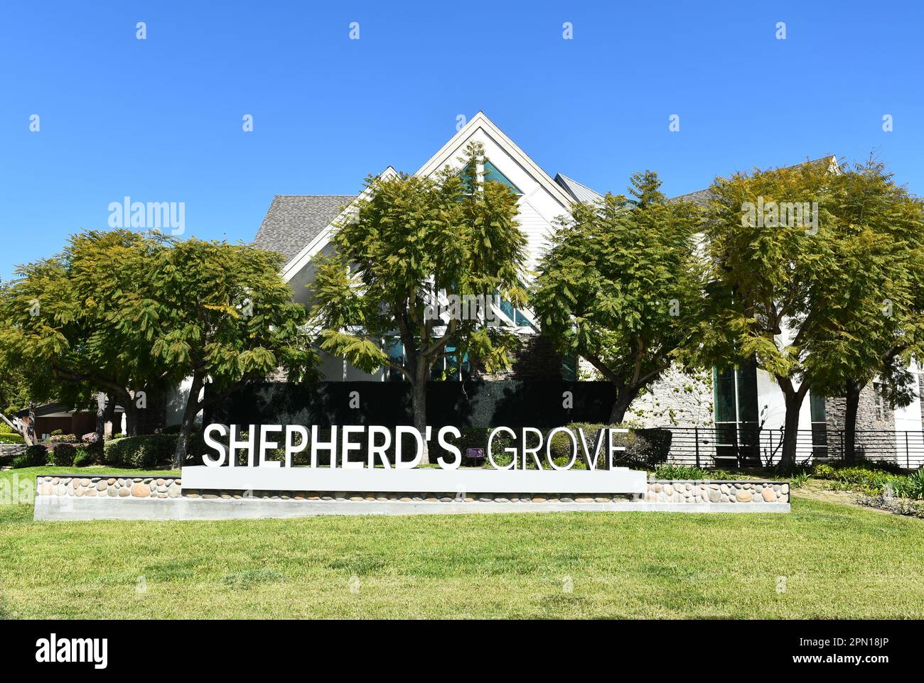 IRVINE, KALIFORNIEN - 9. April 2023: Schild an der Shepherds Grove Presbyterian Church unter Leitung von Senior Pastor Bobby Schuller. Stockfoto