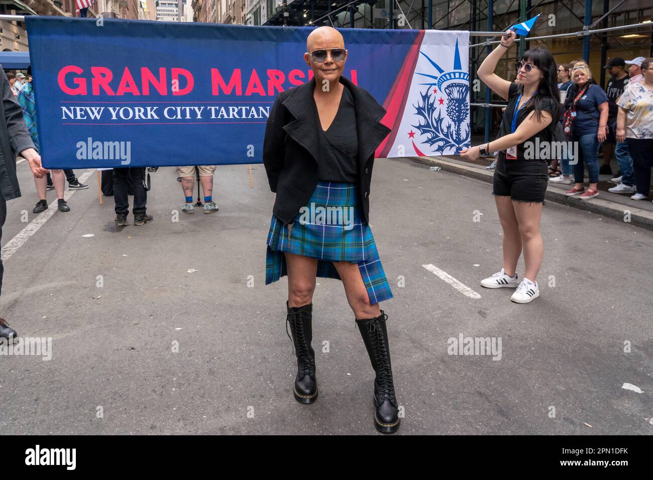 New York, Usa. 15. April 2023. Grand Marshals Gail Porter posiert während der 25. Jährlichen Tartan Day Parade in Manhattan. (Foto: Ron Adar/SOPA Images/Sipa USA) Guthaben: SIPA USA/Alamy Live News Stockfoto