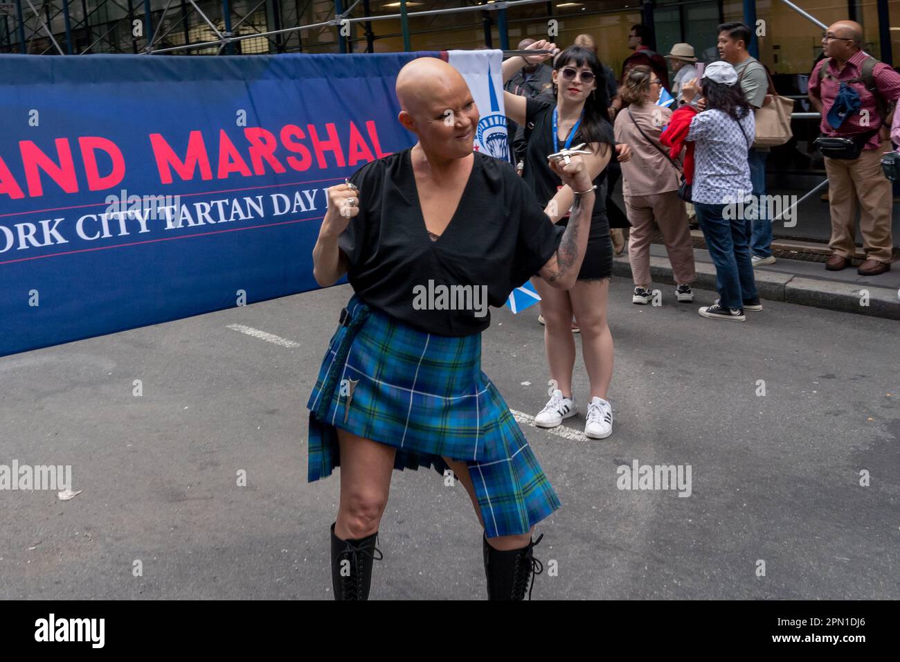 New York, Usa. 15. April 2023. Grand Marshals Gail Porter posiert während der 25. Jährlichen Tartan Day Parade in Manhattan. (Foto: Ron Adar/SOPA Images/Sipa USA) Guthaben: SIPA USA/Alamy Live News Stockfoto