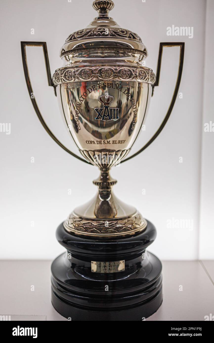 Cup symbolisiert den Sieg in einem Wettbewerb der Fußballmannschaft
