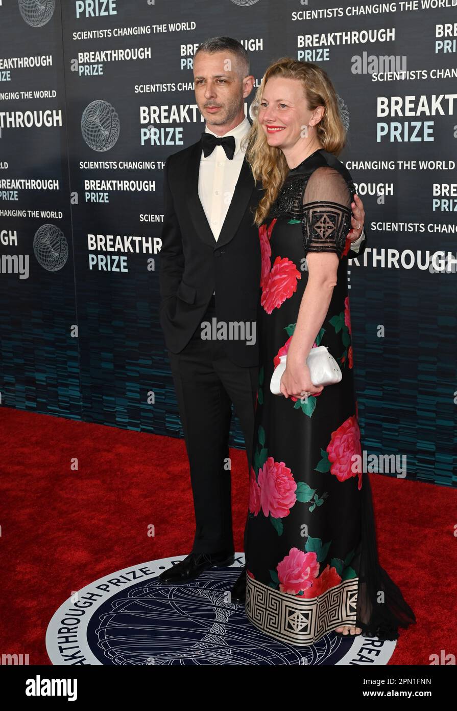 Jeremy Strong & Dr. Emma Wall bei der Preisverleihung für Wissenschaft und Mathematik 2023 im Academy Museum. Bild: Paul Smith-Featureflash Stockfoto