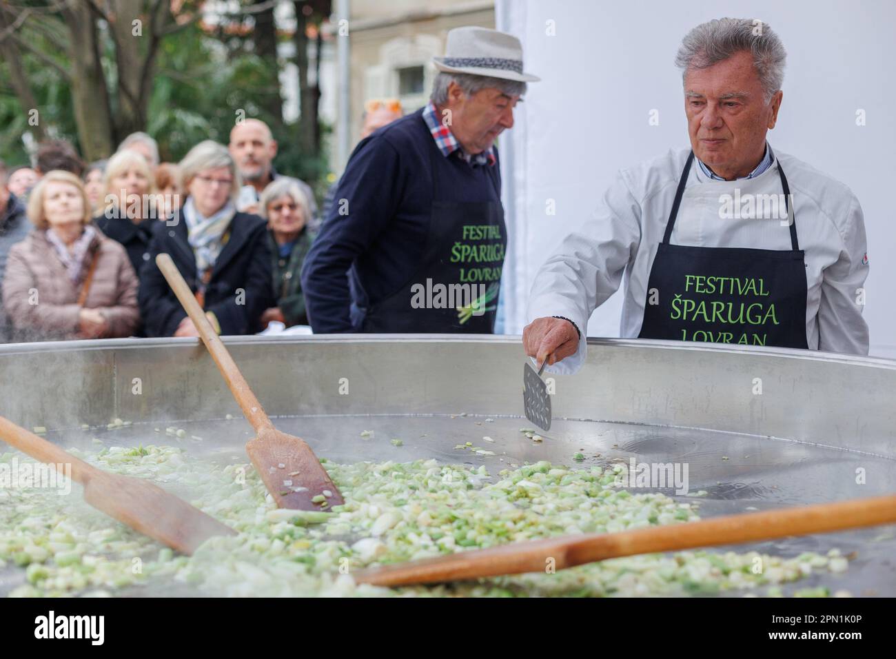 Der berühmte Koch Stevo Karapandza kochte am 15. April 2023 beim ...