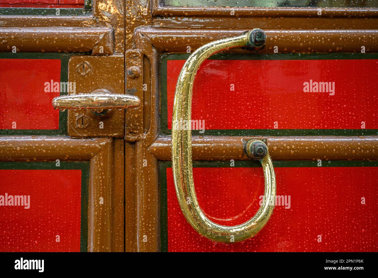 Die Griffe des Eisenbahnwagens schließen sich Stockfoto