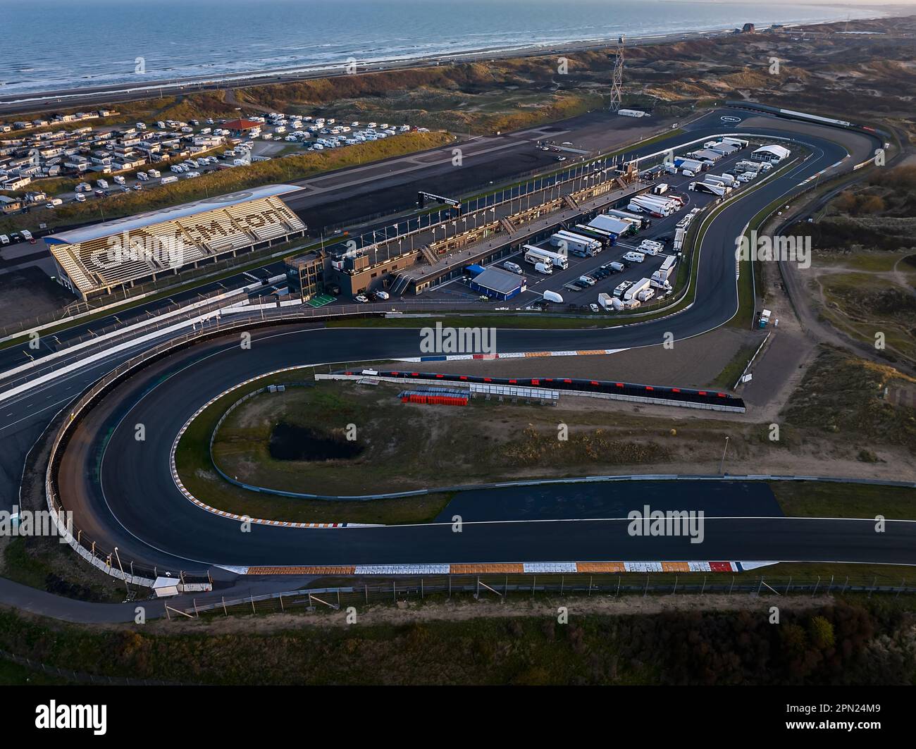 Der Circuit Zandvoort ist die Formel-1-Rennstrecke der Niederlande. Die F1. Meisterschaft findet jedes Jahr im august statt. Dies ist eines der eurpoeanischen Forma Stockfoto