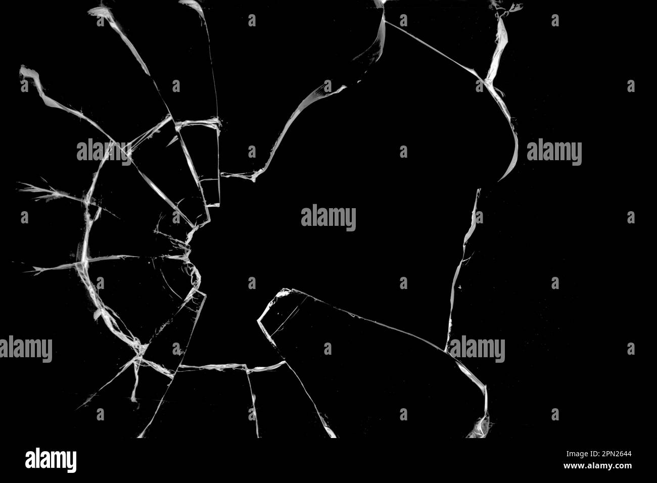 Konzept des Glasbruchs mit Loch für Design auf schwarzem Hintergrund Stockfoto