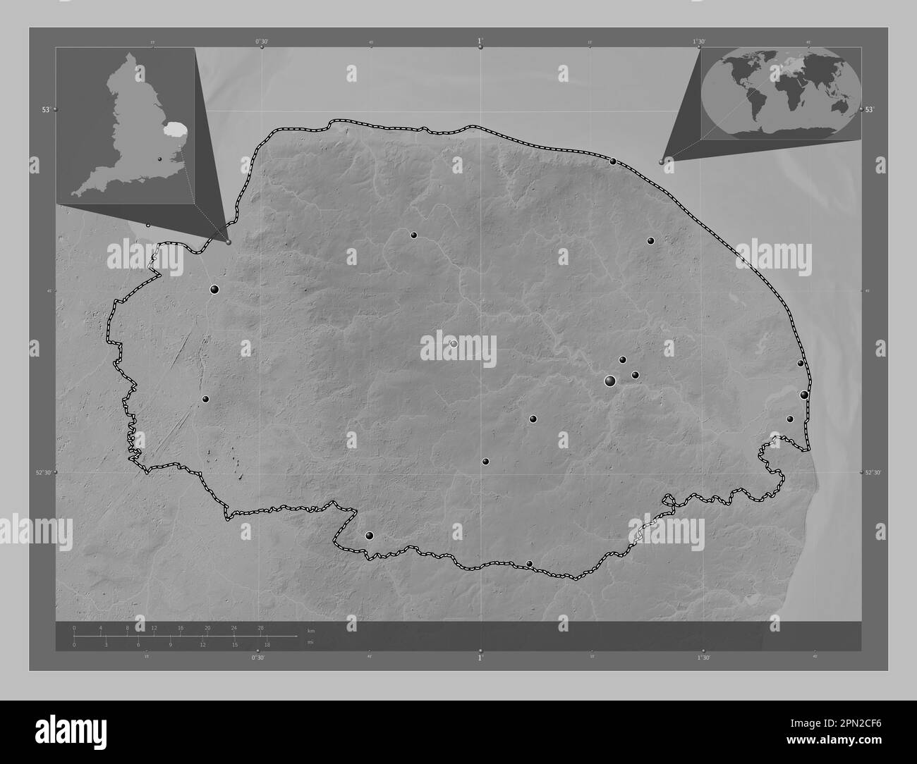 Norfolk, Verwaltungsbezirk England - Großbritannien. Grauskala-Höhenkarte mit Seen und Flüssen. Standorte der wichtigsten Städte der Region. Korr Stockfoto