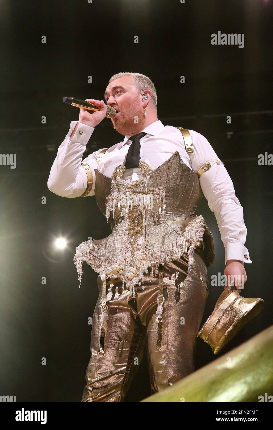 Sam Smith tritt am 2023. April auf der Dublin on His Gloria Tour 3Arena auf. Das Unterstützungsteam war Cat Burns Stockfoto