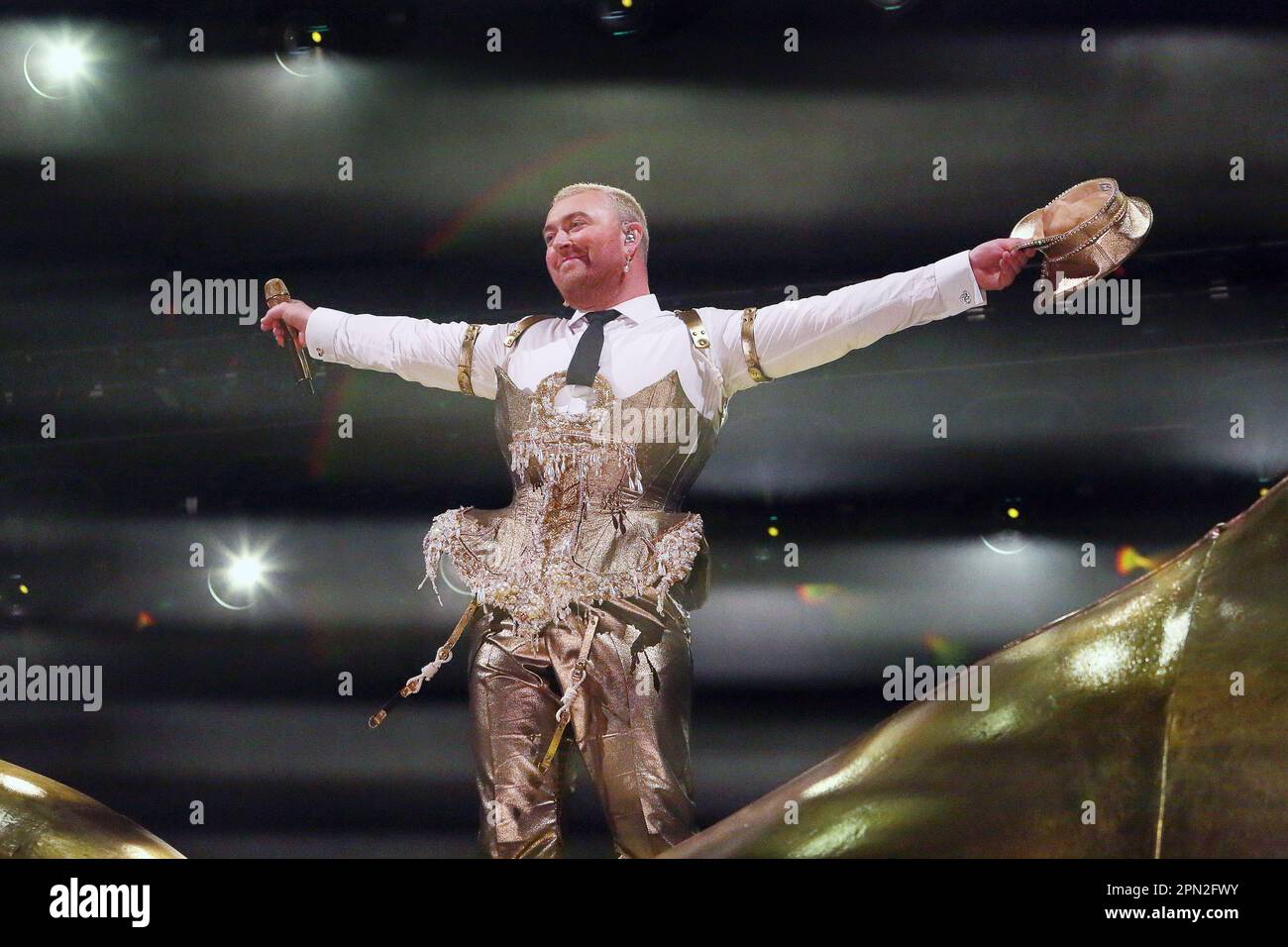 Sam Smith tritt am 2023. April auf der Dublin on His Gloria Tour 3Arena auf. Das Unterstützungsteam war Cat Burns Stockfoto